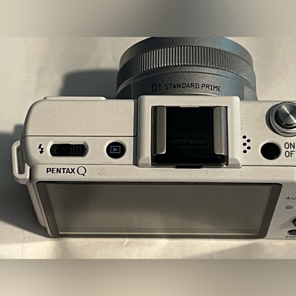 BRAND NEW Pentax digital camera/video camera w/ pop-up flash & storage drive! - Picture 10 of 14